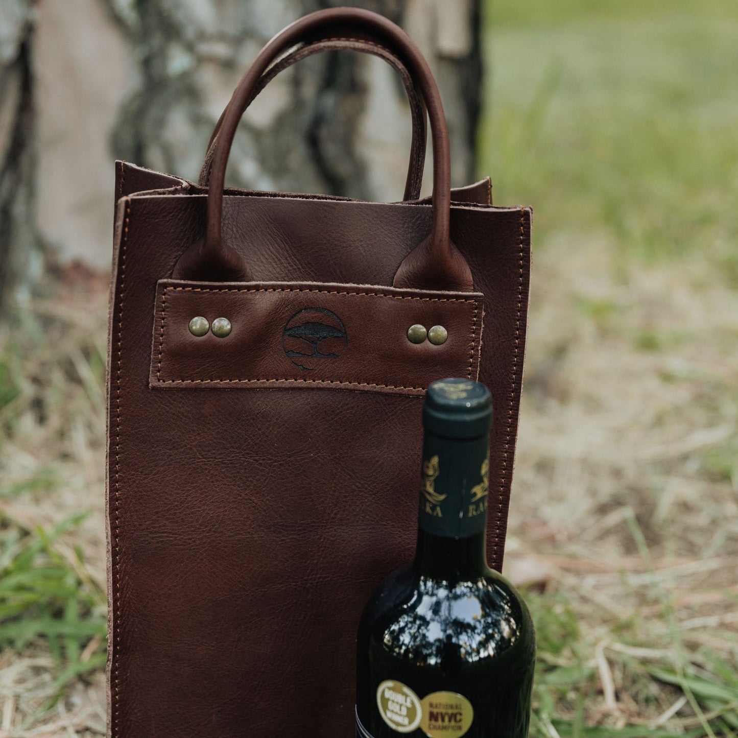 leather 2 bottle wine bag close up